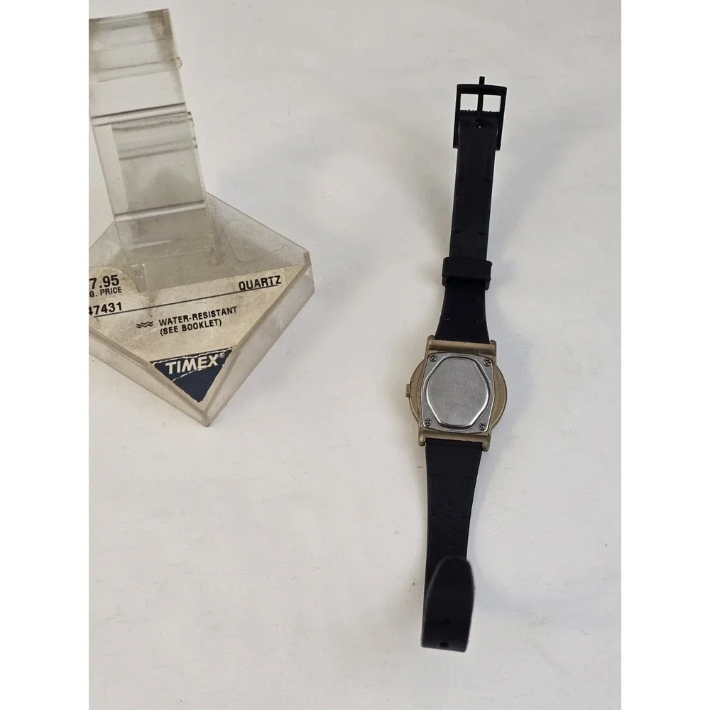 vintage‎ Timex Ladies Vintage White Dial black rubber Strap Watch WR 377 1970s